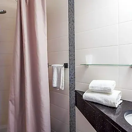 Le Figuier Hotel *